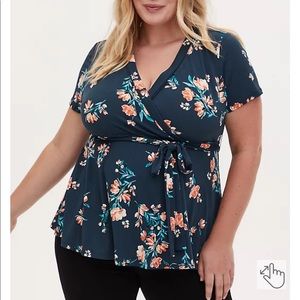 NAVY FLORAL CREPE WRAP TOP